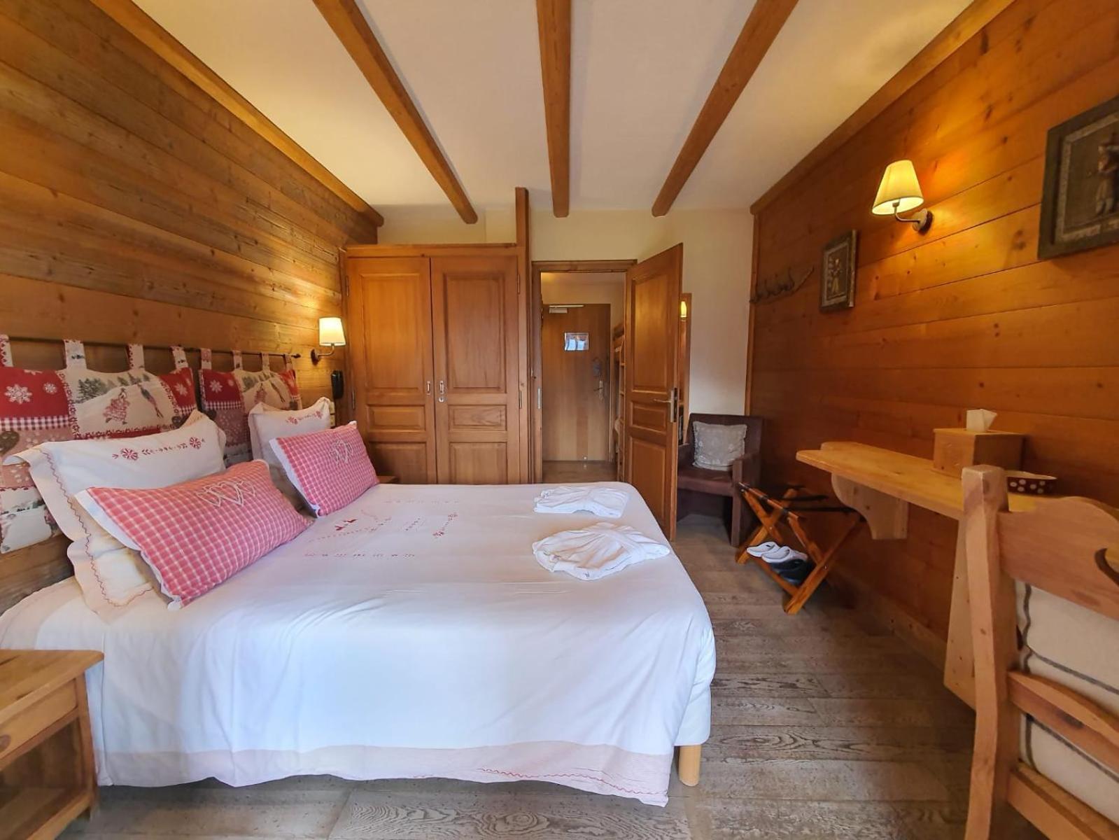 Hotel-Spa Le Morillon Charme&Caractère Esterno foto